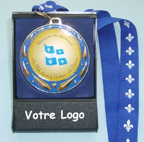 Médaille avec boîte et ruban avec dôme de cristal 3D